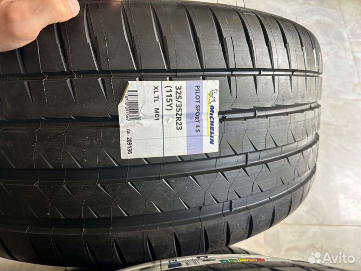 Разнoширoкие колеcа R23 нa Mercedes Benz GLS AMG