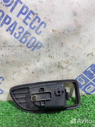 Накладка внутренней ручки двери передняя левая