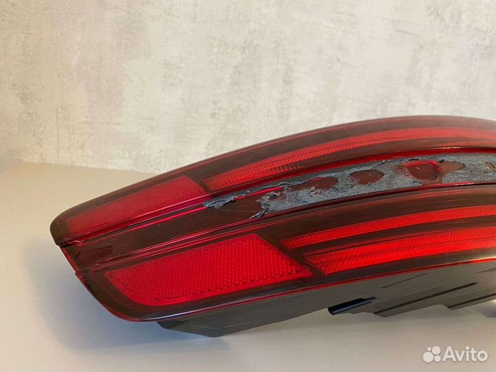 Genesis GV70 фонарь левый внешний