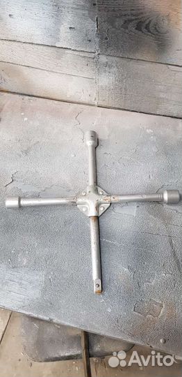 Ключ балонный крестовой