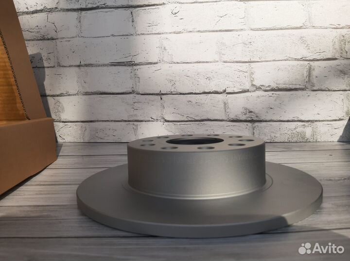 Тормозной диск передний 5Q0615301H VAG