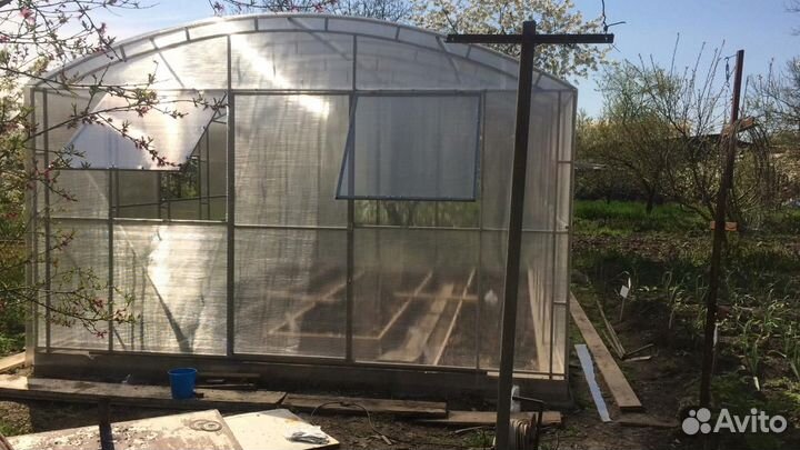 Теплица прямостенная