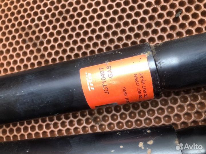 Амортизаторы задние Nissan Qashqai