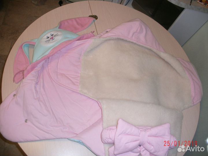 Теплый конверт на прогулку со съемной овчиной