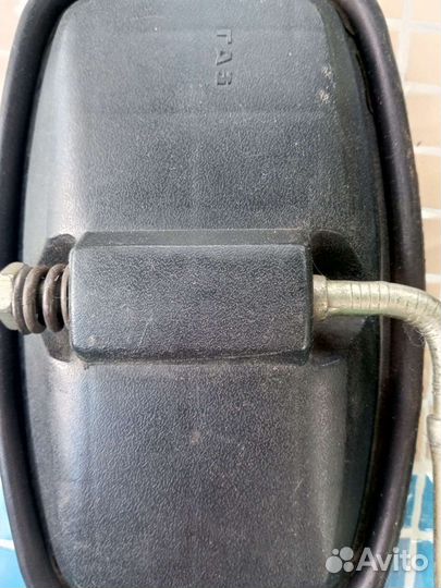 Боковое зеркало