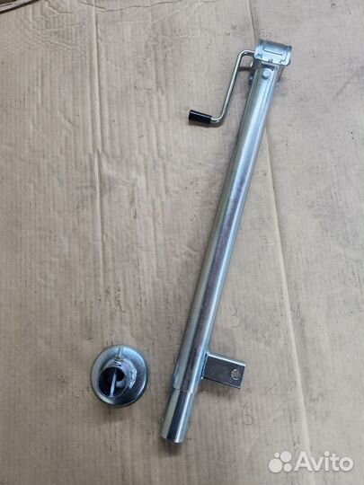 Стойка опорная с хомутом (кронштейном)