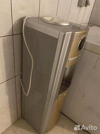 Кулер для воды напольный