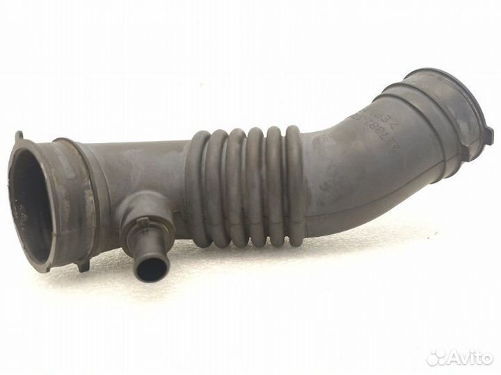 Патрубок воздушного фильтра Toyota Noah ZRR70 2.0