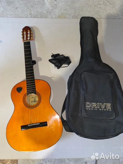 Акустическая гитара