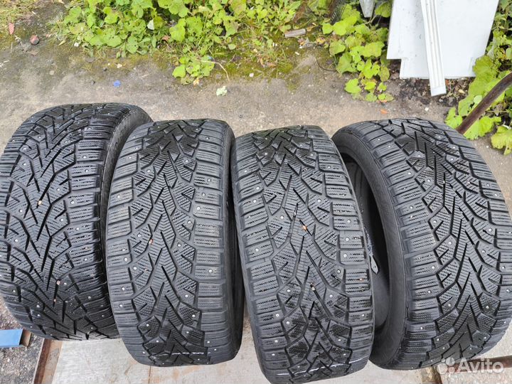 Gislaved NordFrost 100 235/45 R17 97T