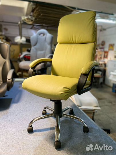 Офисное кресло