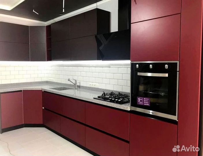 Кухонный гарнитур в современном стиле на заказ