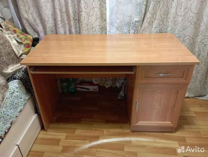 Письменный стол