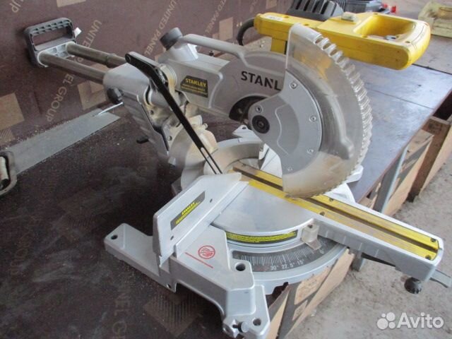 Торцовочная пила с протяжкой stanley SM18