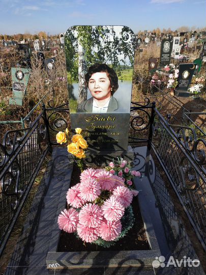 Памятники с цветным изображением