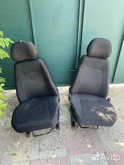 Передние сиденья niva chevrolet с салазками