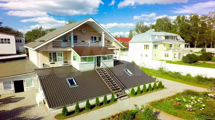 Коттедж 800 м² на участке 16 сот.