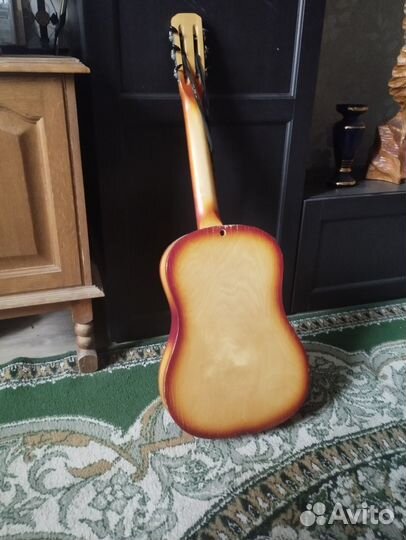 Акустическая гитара