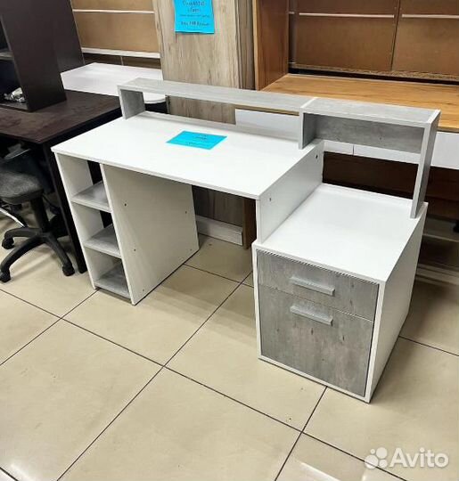 Стол письменный лайт