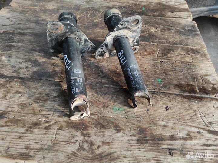 Кронштейн переднего бампера Audi A4 B5