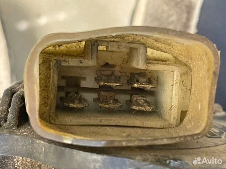 Мотор стеклоочистителя передний Nissan Almera N15