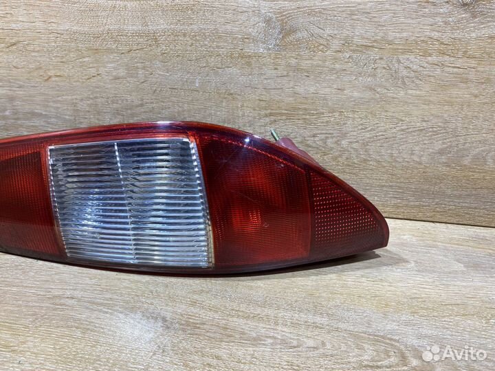 Фонарь задний правый Ford Mondeo 3 Арт. 110123