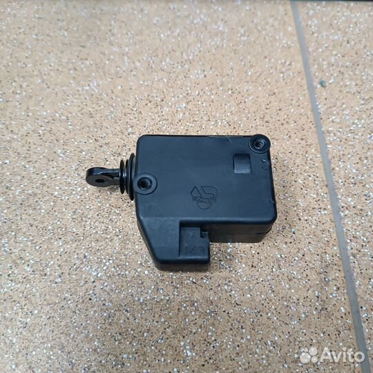 Активатор замка багажника, бака Volvo S40 1