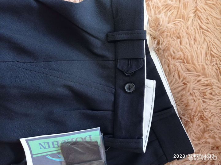 Школьные брюки классические, рост 140. Новые