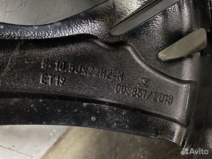 Оригинальные колеса на Audi Q8 / SQ8 R22