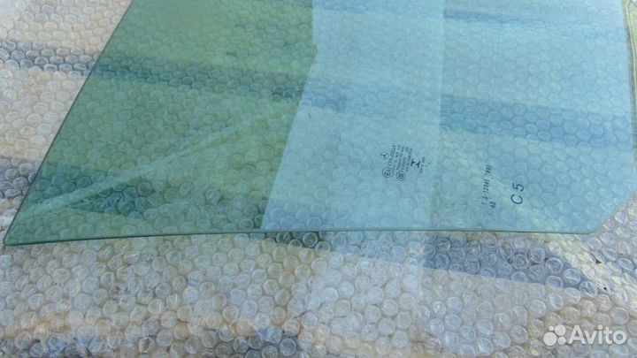 Стекло двери передней правой Mercedes C W205 2018г