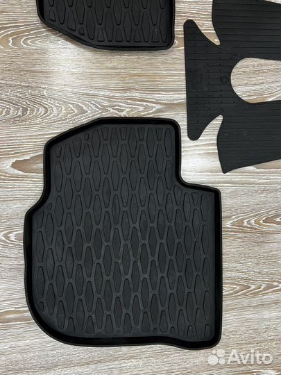 Автомобильные коврики резиновые и ворсовые polo