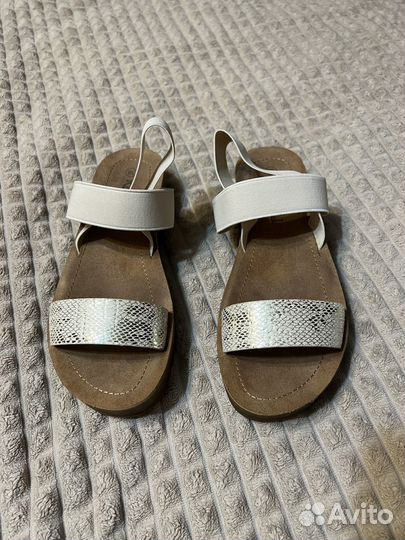 Босоножки на резинке