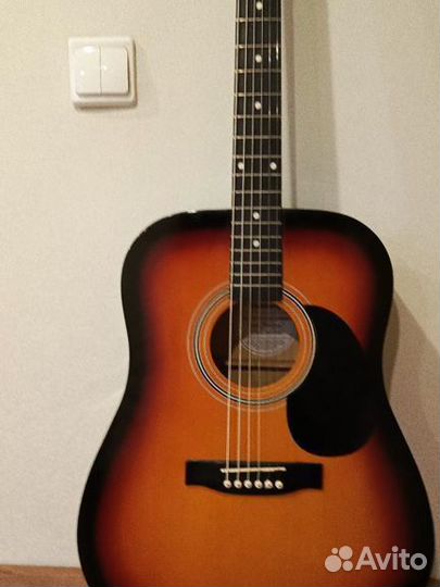 Акустическая гитара шестиструнная