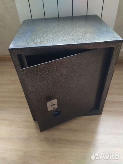 Сейф металлический