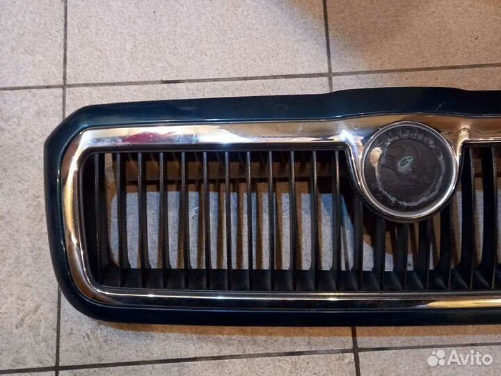 Решетка радиатора Skoda Octavia - 1U0853651
