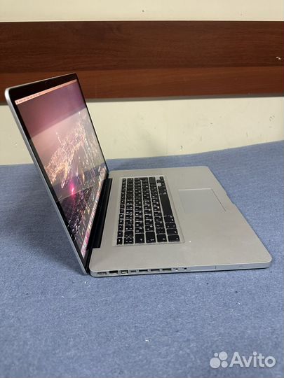 Apple MacBook Pro 17 2011 года
