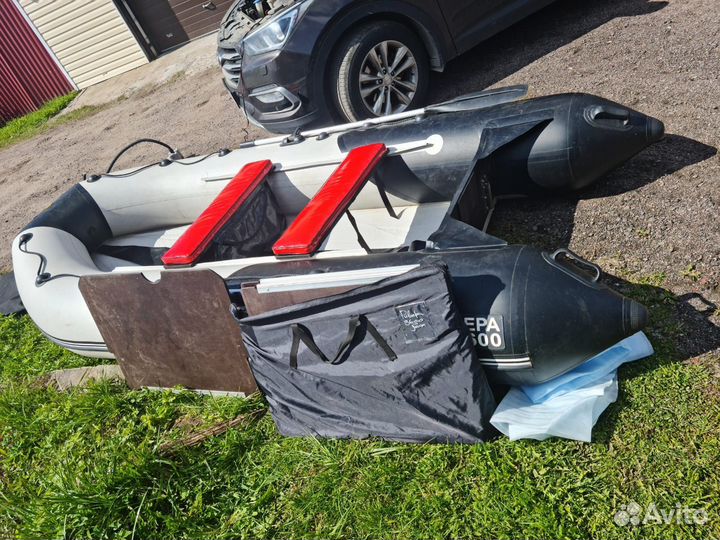 Моторная лодка с мотором