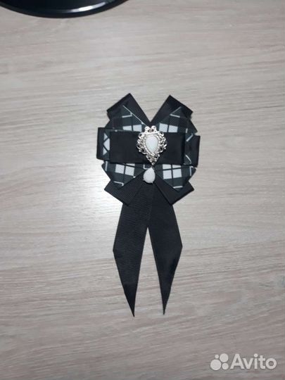 Брошь школьная