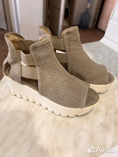 Босоножки 37