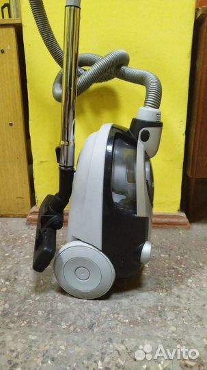 Пылесос Electrolux accelerator zac6716