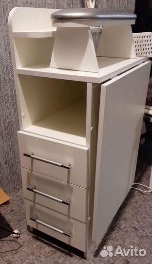 Маникюрный стол складной