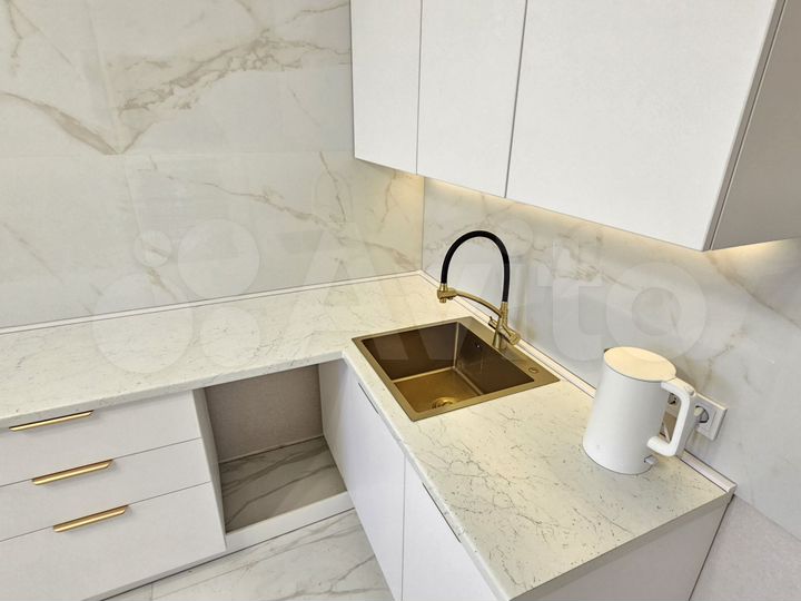 2-к. квартира, 64,4 м², 1/15 эт.