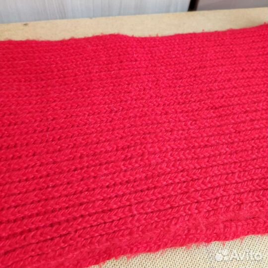 Шарф красный вязанный