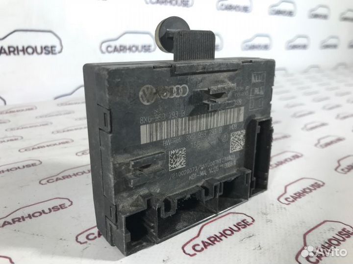 Блок управления дверьми передний правый Audi Q3