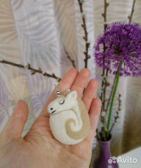 Брошь Единорог