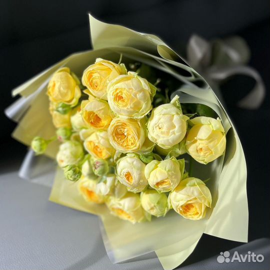 Букет из 5 кустовых пионовидных роз