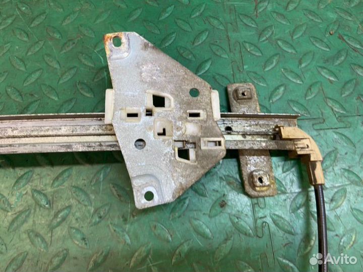 Стеклоподъемник задний левый Mitsubishi Carisma