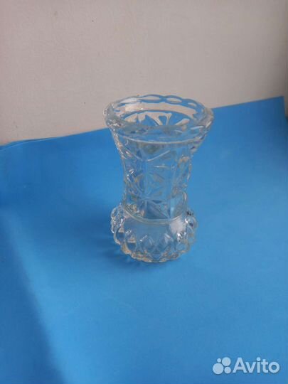 Глиняная вазочка