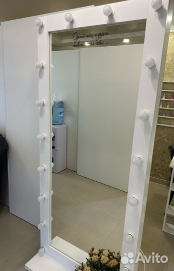 Зеркало с лампочками