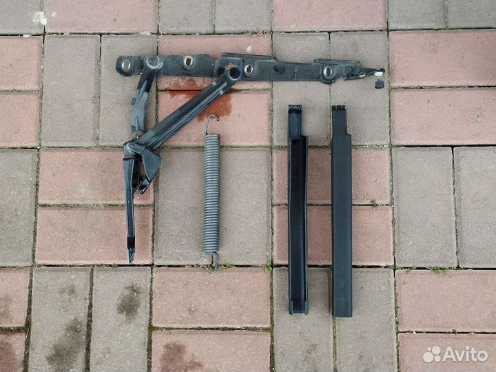 Петля крышки багажника Mercedes W220